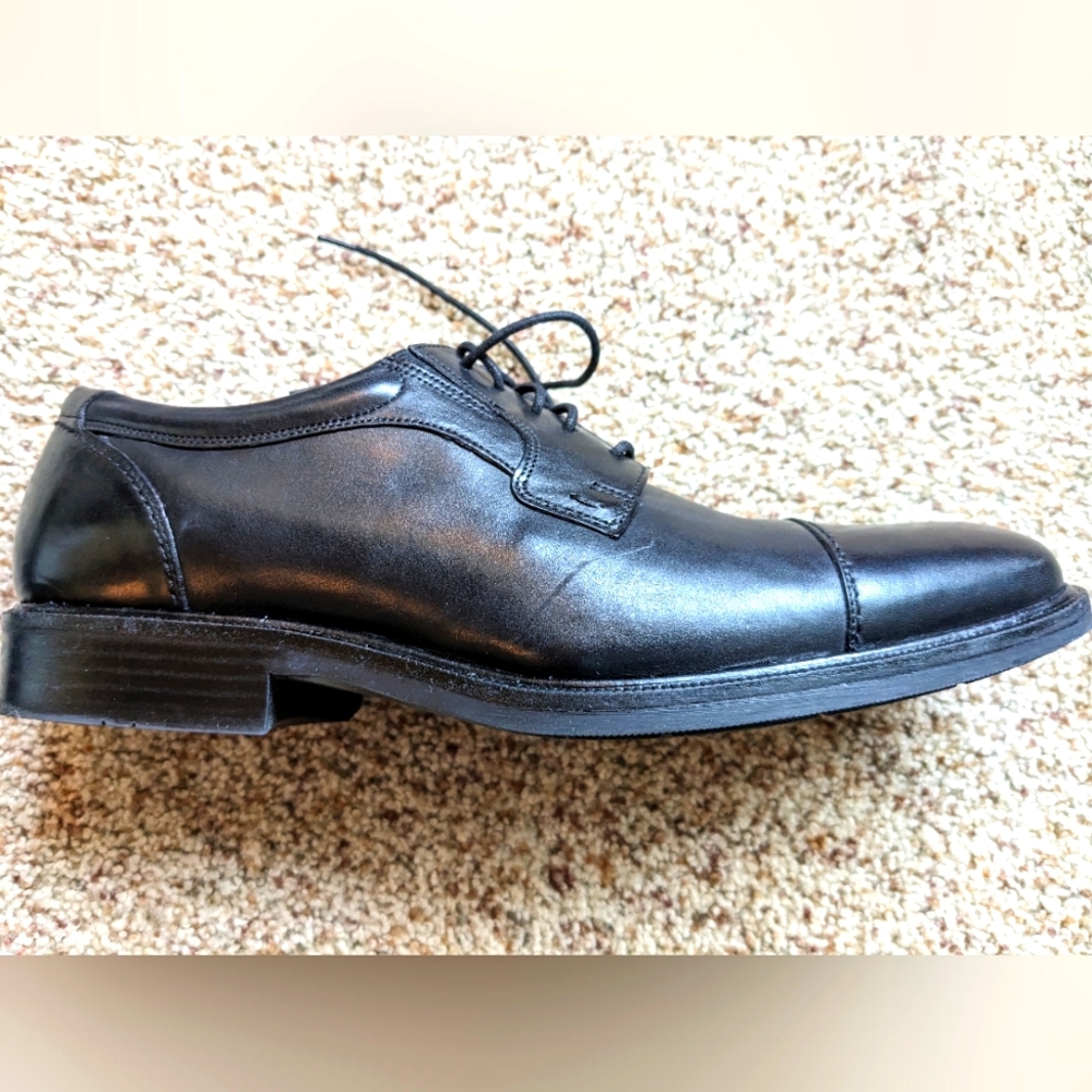 Black toe cap dress shoes 12M